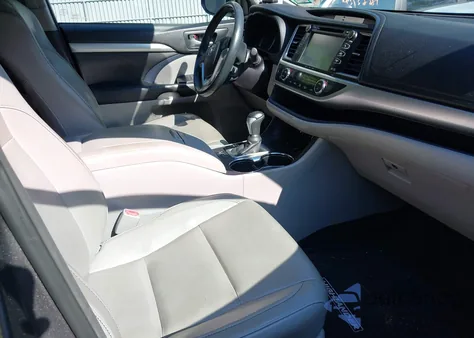 2016 Toyota Highlander Xle V6 z USA, uszkodzony, nr VIN 5TDJKRFH1GS301433